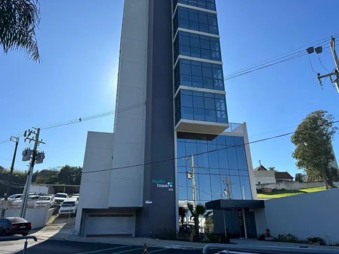 Excelente sala comercial, para venda e locação, profissionais da área de saúde,
