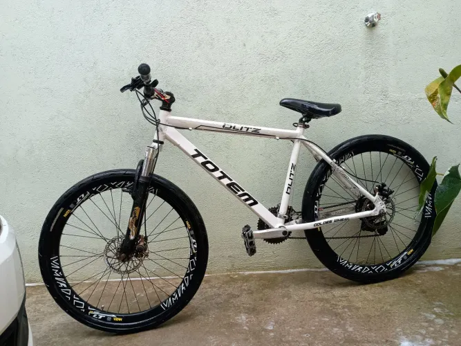 bicicleta aro 26 quadro totem blitz muito bem equipada