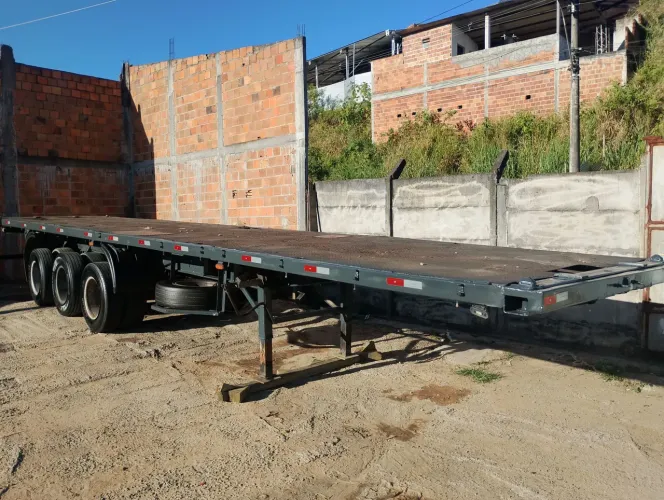 Carreta porta container