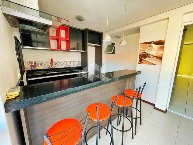 Linda casa a venda com 2 quartos e suíte em Condomínio Fechado