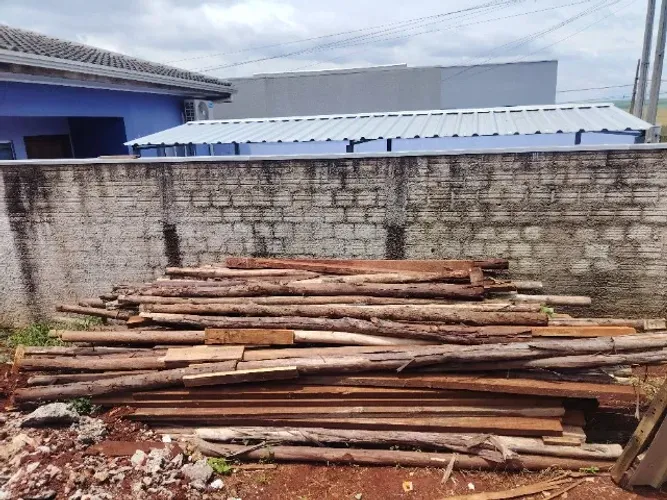 Vende-se escoras de eucalipto