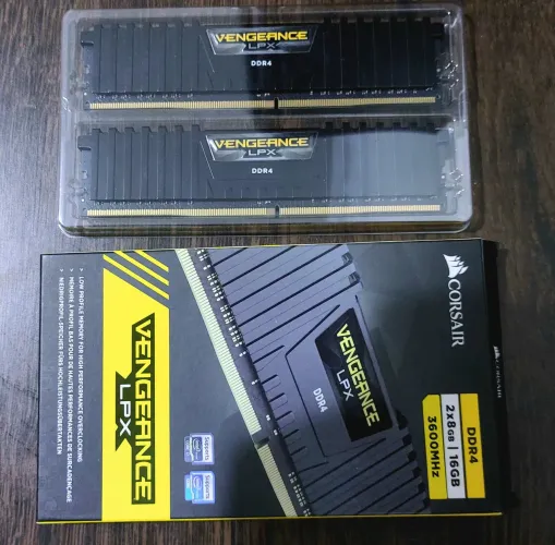 Memória RAM DDR4 2x8GB 3600mhz Corsair Vengeance