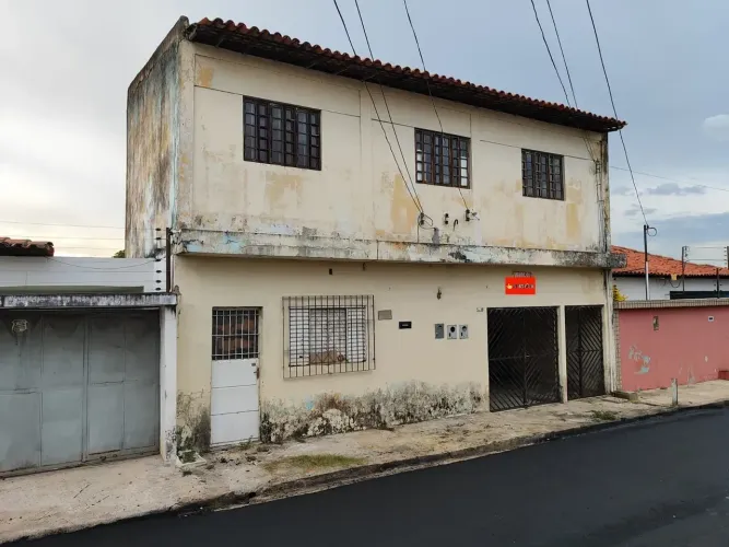 Casa no Saci com 5 quartos 3 banheiros pertinho da caixa