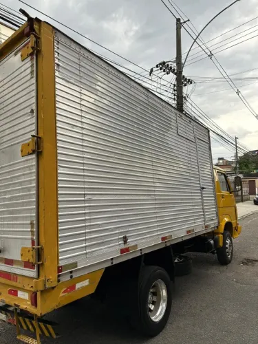 Vendo caminhão bau volkswagen 6.90.