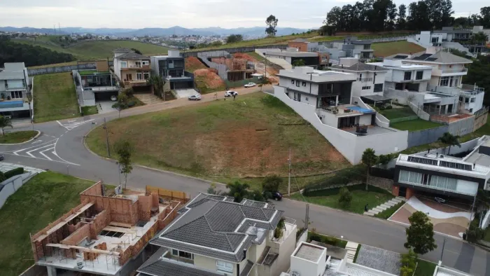 A VENDA - 2 terrenos de esquina com vista e acesso a duas ruas, condomínio Vale das águas