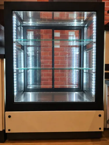 Vitrine Expositora Refrigerada- 220V - Ótimo estado