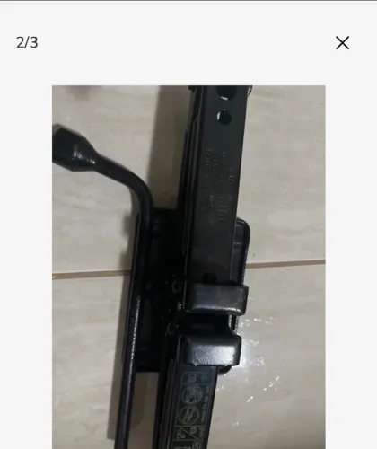 Vende se macaco de carro com chave de boca 