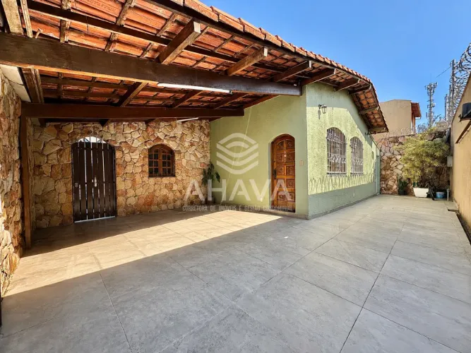 Casa 4 Quartos (2 Suítes) (1 Semi- Suite ) á venda Lote 360m² São João Batista Próximo à A