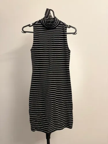 Vestido canelado listrado