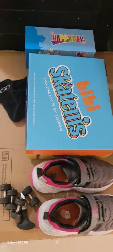 Skatenis Bibi n. 31 rosa e preto, comprado em setembro 2025. 