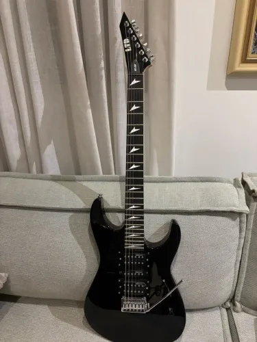 Guitarra +case+ pedal