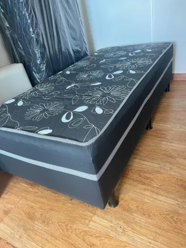 Duas Camas de Solteiro Iguais