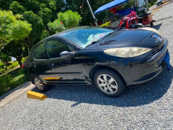 Peugeot 207 Sedan Passion XR 1.4 Flex 8V 4P 2011