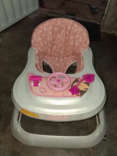 Vende-se andador infantil
