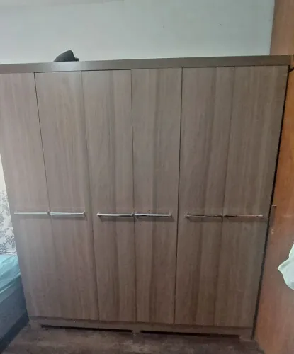 Guarda roupa completo casal . Vendo desmontado. Só para retirar no local. Espaçoso