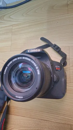 Camera Canon T5i