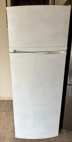 Vendo geladeira 