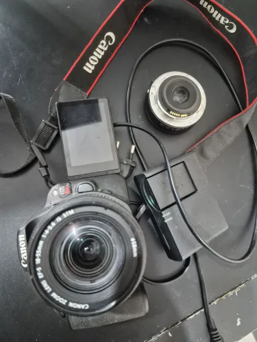 Câmera Canon SL2 MUITO CONSERVADA POUQUISSIMO USO E CLIQUES