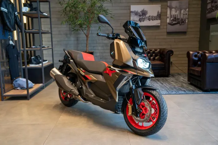 BMW C 400 X PLUS 25/25 MARROM GASOLINA MARROM 2025/2025
