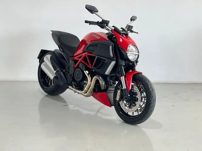 DUCATI DIAVEL 2012