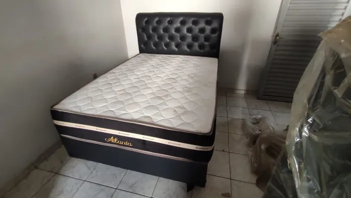 Cama casal completa com colchão firme resistente a peso