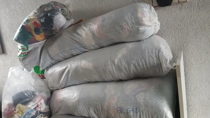 Lote fechado de roupas para brechó 500 peças 