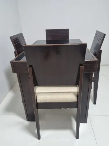 Conjunto mesa com 4 cadeiras e rack