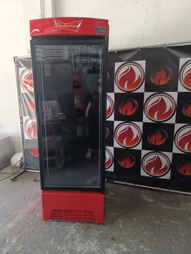 Cervejeira expositora industrial marca METALFRIO 220 volts