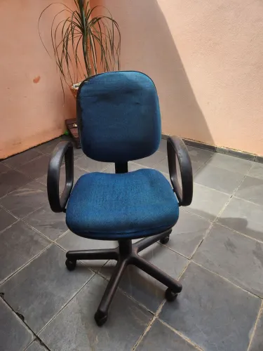 Cadeira escritório giratória com rodinhas