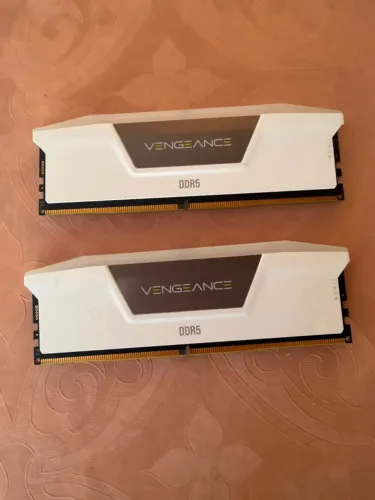 Memoria Corsair Vengeance, RGB, 32GB (2x16GB), DDR5, 6000MHz