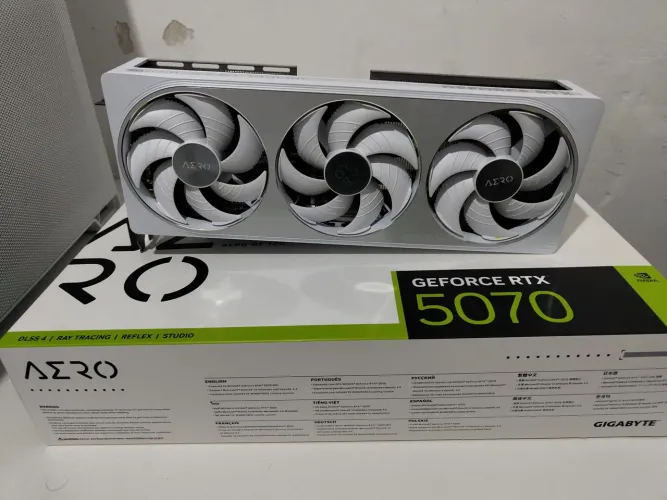 Placa de vídeo RTX 5070 AERO