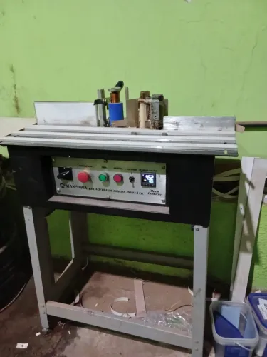 Coladeira de fita de borda