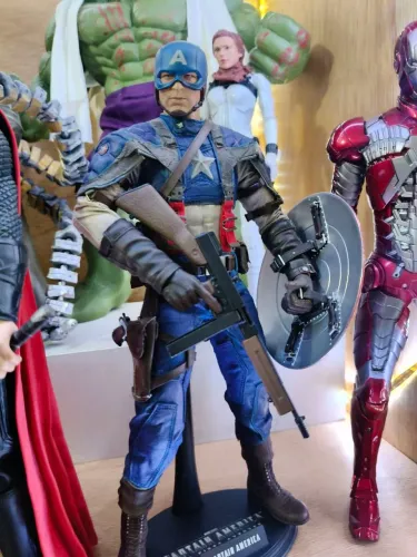 Eletrônico boneco capitão América First Avenger