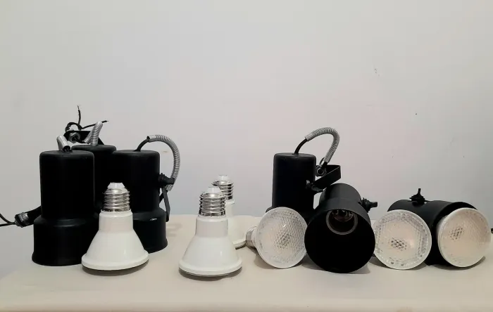 Spot Preto Direcionável para Trilho/Eletrocalha + Lâmpada LED