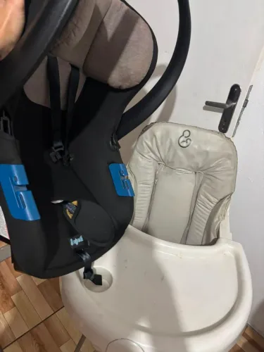 Vendo cadeirinha e bebê conforto
