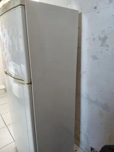 Geladeira continental gelo seco 470 litros bem conservado.