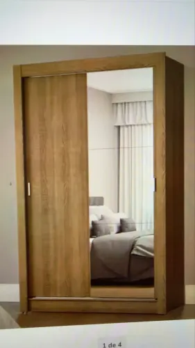 Vendo guarda-roupa na cor imbuia, medindo 2,20 m de altura por 1,50 m de largura.