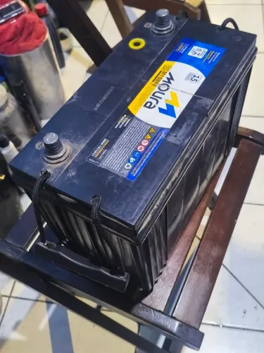Bateria Moura de caminhão 100ah semi nova 