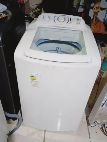 Ótima Eletrolux 220v 10 kilos nova