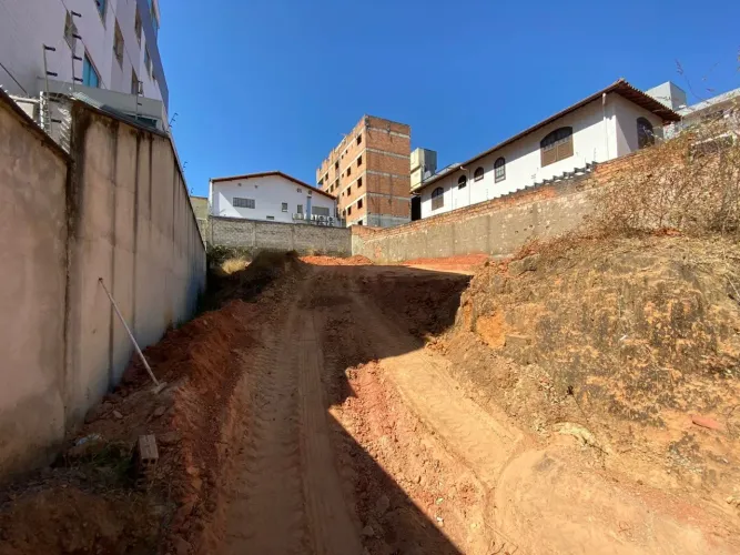 LOTE A VENDA BAIRRO CASTELO