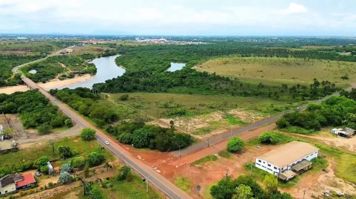 Compre um terreno comercial de 65.000 m2