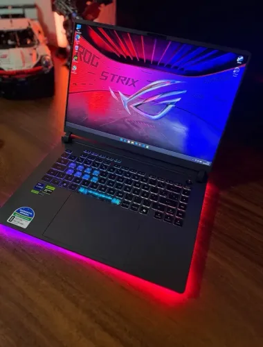Rog strix g16 RTX 5050
