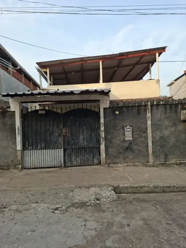 D39-Neves-São Gonçalo-Casa,2qts,sala,garagem,varanda,terraço c/qts,Ótimo local.Ac.Financ.B