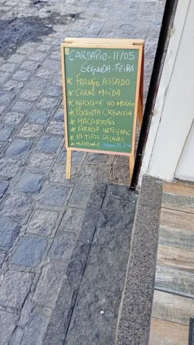Contrato ajudante geral feminina.