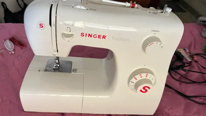Máquina de costura Singer tradition 2250