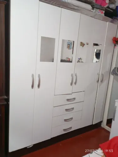 Guarda roupa médio 