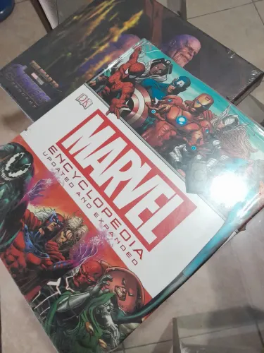 Kit Marvel Encyclopedia Up + Road to Avengers Endgame (livros grandes capa dura em ingles)