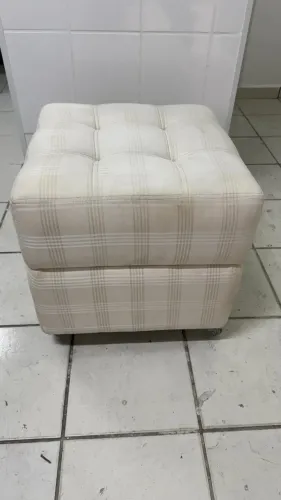 Puff Quadrado em Linho Xadrez (com Rodinhas) - R$ 200 (cada) ou R$ 350 (dois)