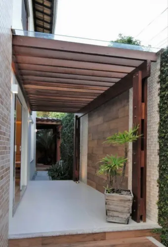 Pergolado + deck de madeira