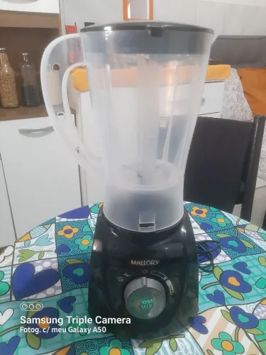Vendo um liquidificador mallory novo 